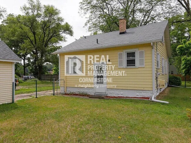 Building Photo - Cozy 2-Bedroom Near WMU & Downtown Kalamazoo!