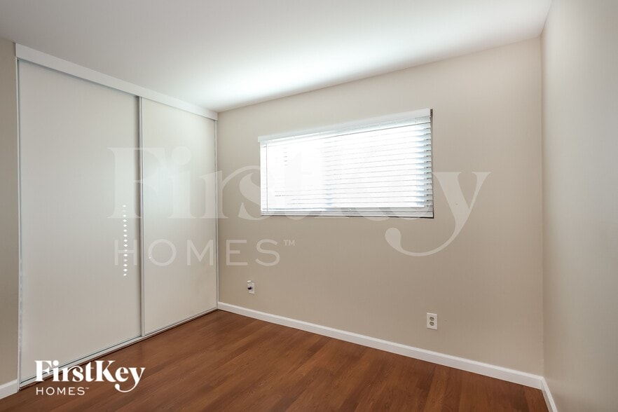 Building Photo - 5925 Pebble Beach Blvd