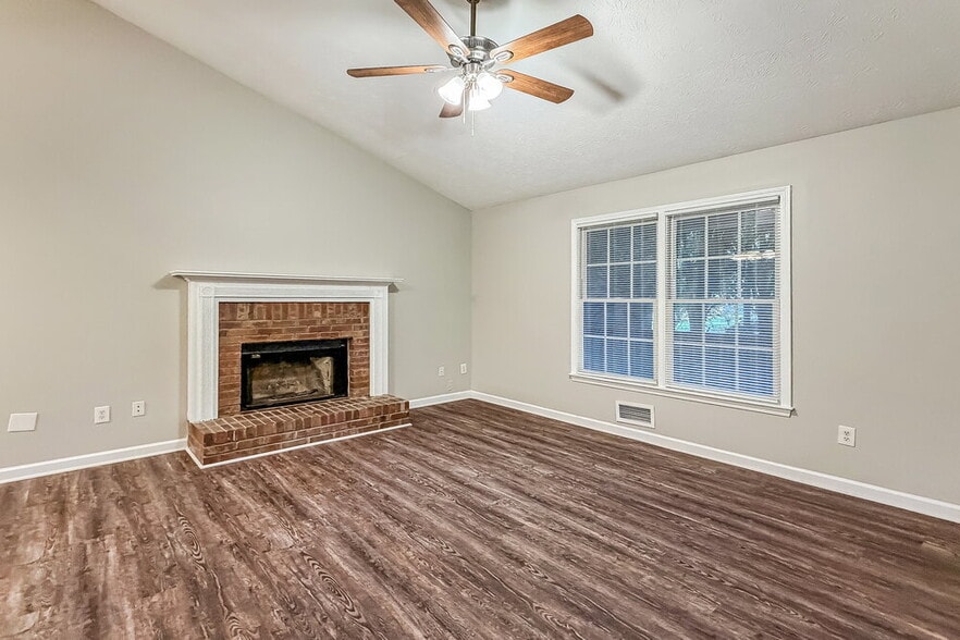 Building Photo - 140 Loxley Ct