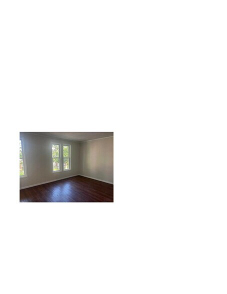 Master bedroom overlooking Jackson street. - 2255 Jackson St