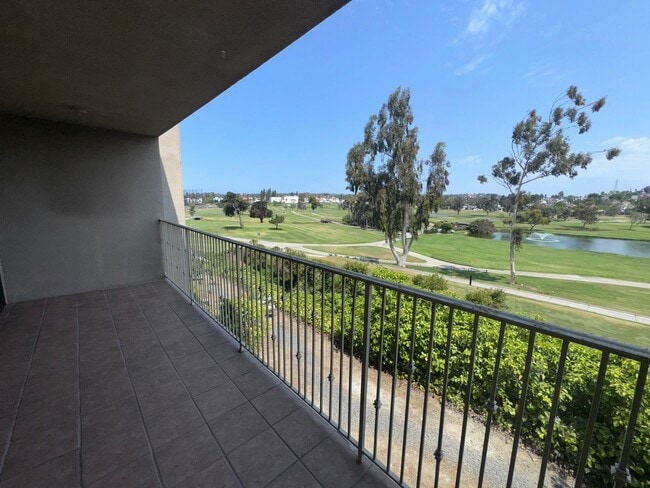 Building Photo - 2348 La Costa Ave