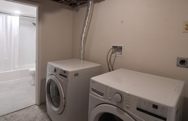 Building Photo - 5004 E Hinsdale Pl