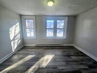 Building Photo - 815 E 6th St