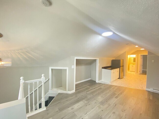 Building Photo - 7 Commercial St