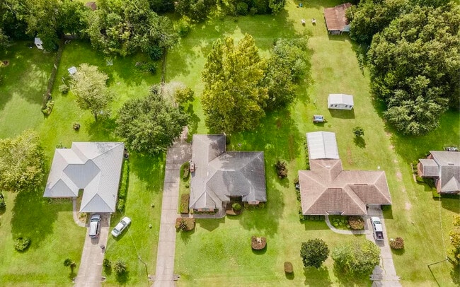 Building Photo - 236 SW Stanley Ct