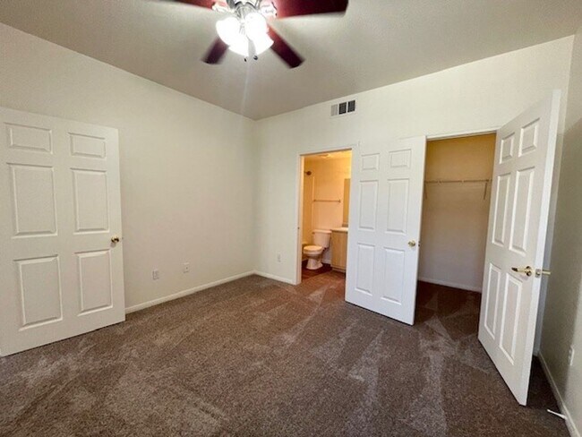Building Photo - 6955 N Durango Dr