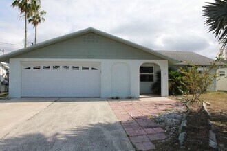 Building Photo - For Rent – 3-Bed / 2.5-Bath Deep Water Canal, Canal-Front Home with a Floating Dock,  totally ren...