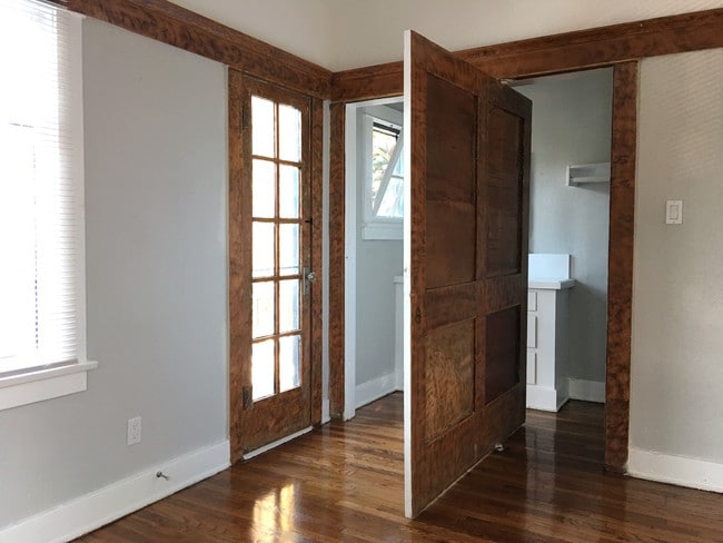 walk in closet - 1428 E Florida St