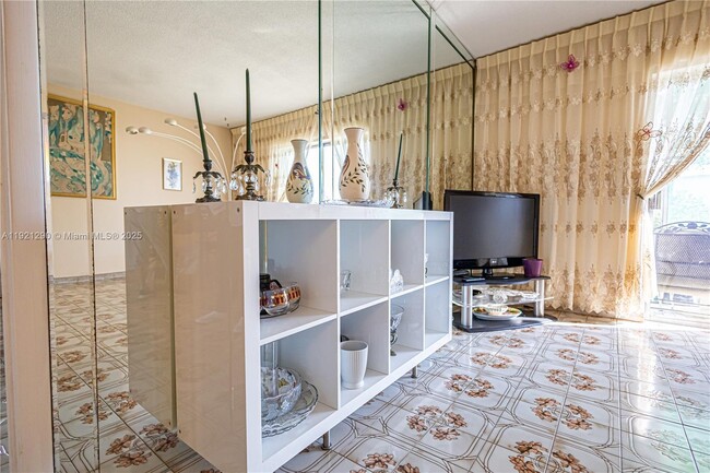 Building Photo - 16790 NE 14th Ave