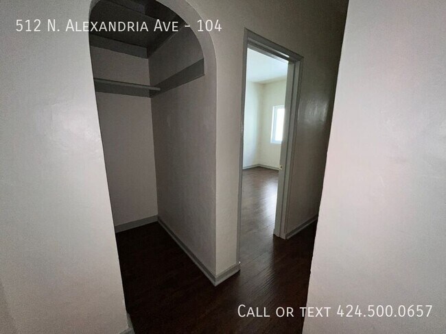 Building Photo - 512 Alexandria Ave