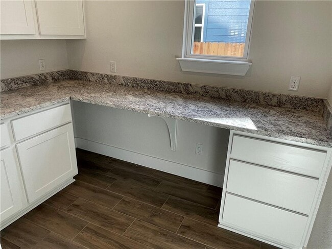 Building Photo - 100 Buckle Cove