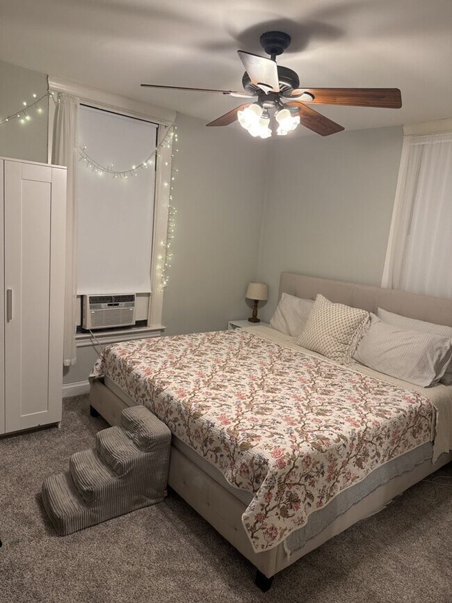 Building Photo - 2204 Grand Ave S