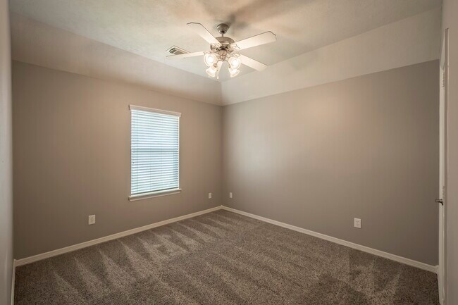 Building Photo - 21902 Silverfield Park Ln