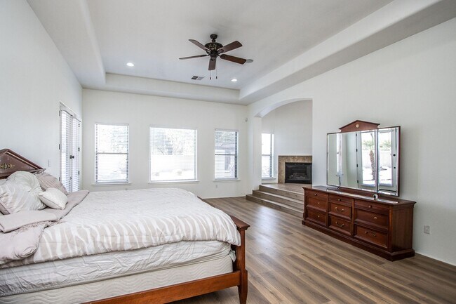 Building Photo - Oh Wow!! Beautiful 5BR/3.5BA Custom Home w...