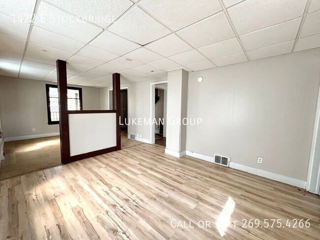 Building Photo - 1422 E Stockbridge Ave