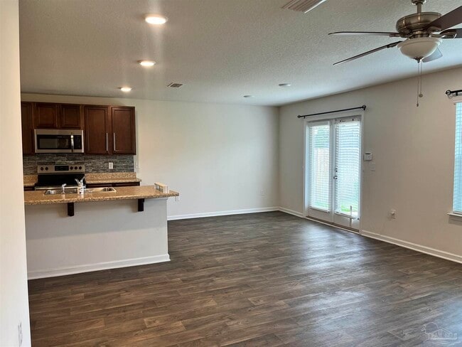 Building Photo - 5862 Blackhorse Cir