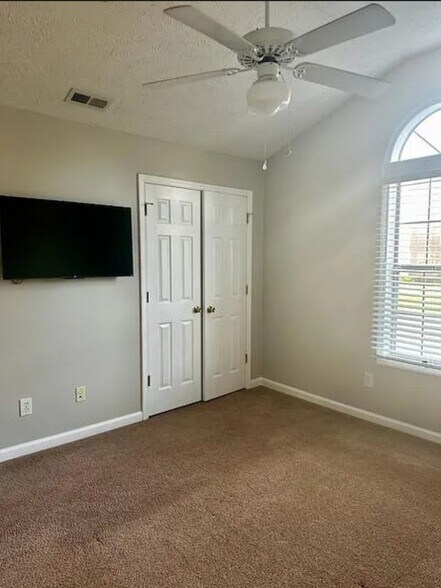 Building Photo - 360 Bubble Creek Ct