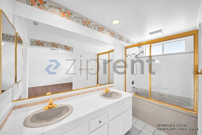 Building Photo - 27015 Hemingway Ct