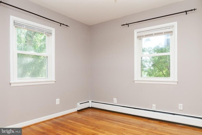 Building Photo - 21 W Taylor Run Pkwy