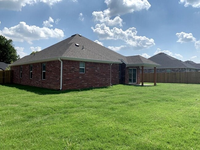 Building Photo - 428 Concho St