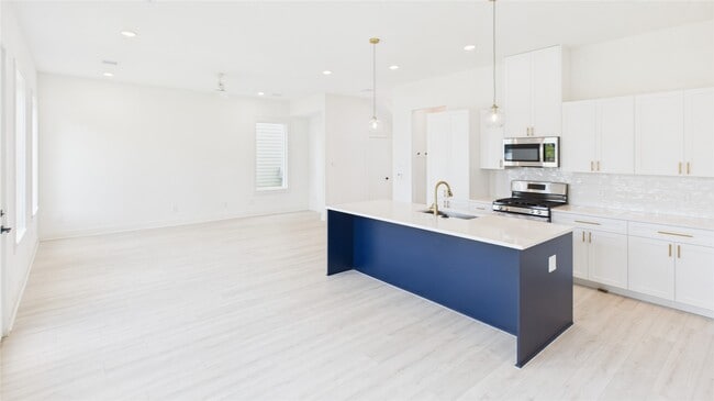 Building Photo - 9609 Valeca Dr