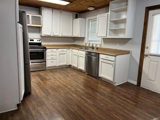 Building Photo - 207 Masters Ave