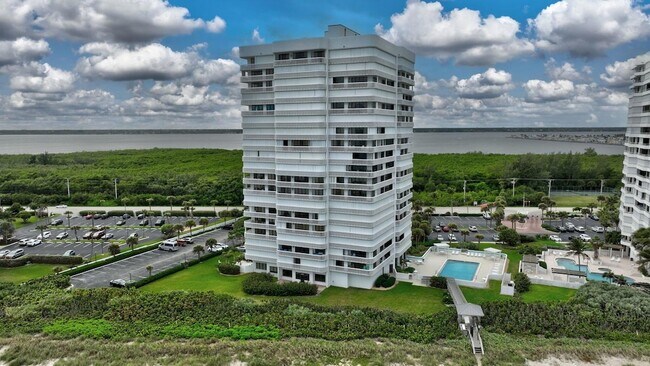 Building Photo - 9960 S Ocean Dr
