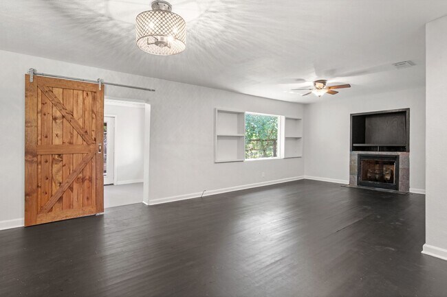 Building Photo - 207 Tonawanda Dr
