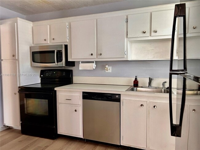 Building Photo - 2761 Taft St