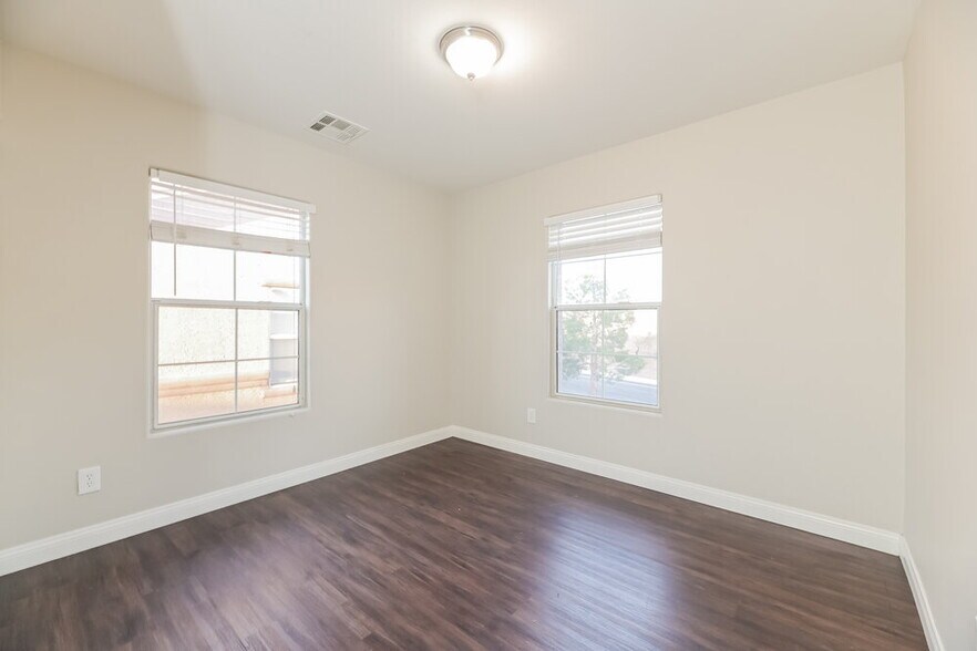 Building Photo - 1082 Paradise Coach Dr