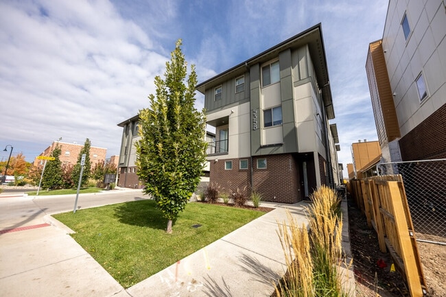 Building Photo - 5409 Allison St