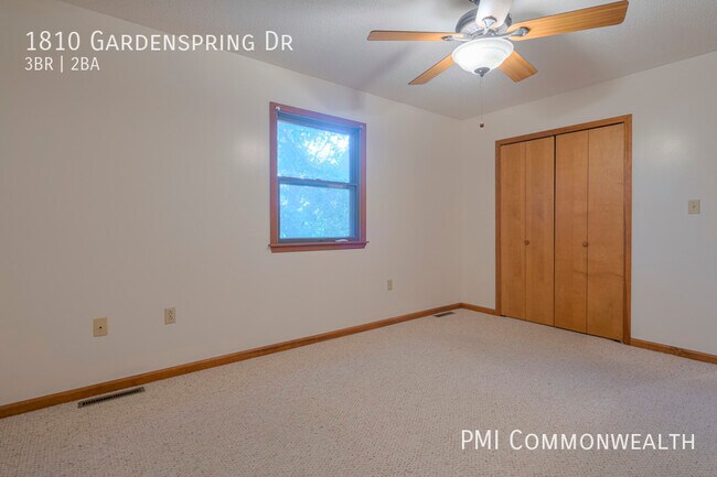 Building Photo - 3 Bed / 2 Bath Single Family (Available 7/...