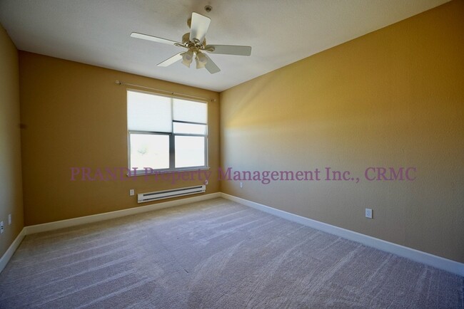 Building Photo - Top Floor Condo with Private Washer/Dryer ...