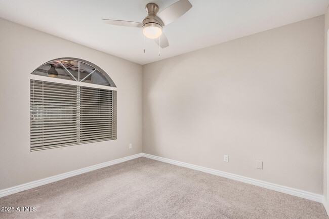 Building Photo - 10080 E Mountainview Lake Dr