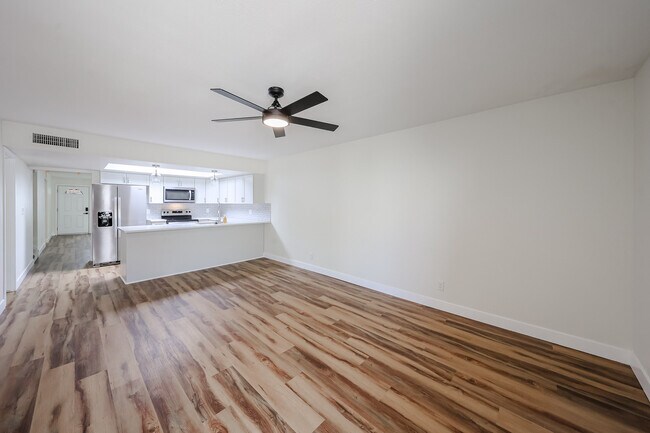 Building Photo - 238 W Maya Dr