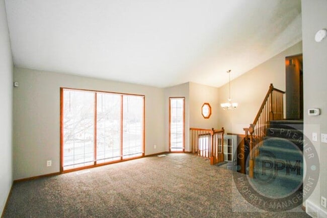 Building Photo - Comfortable and Cozy 3 Bedroom/2 Bath Home| $500 off the Deposit