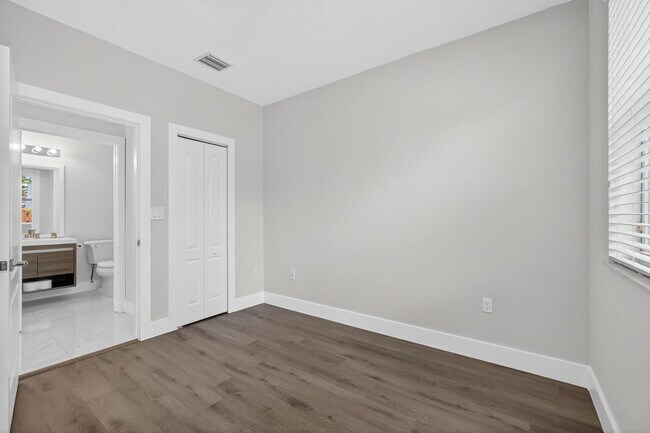 Building Photo - 981 SW 149th Ct