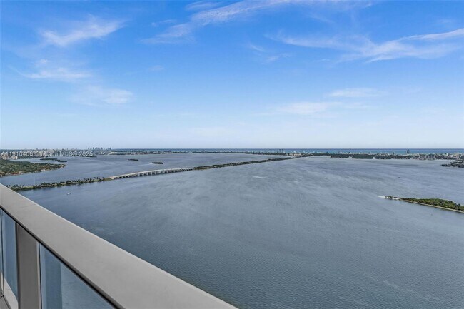 Building Photo - 700 NE 24th St