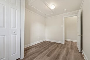 Building Photo - 1406 W Strasburg Rd
