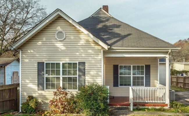 Building Photo - 815 Hamilton Ave