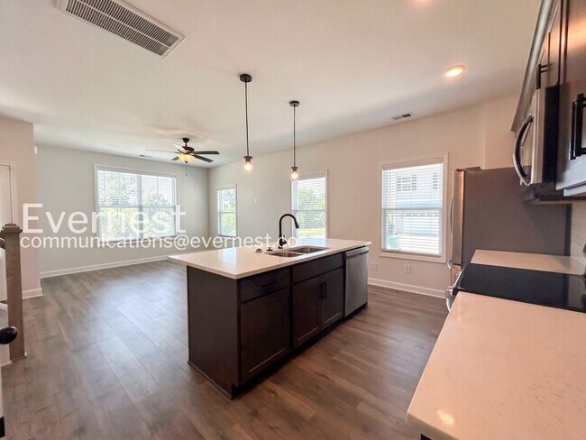 Building Photo - Modern Living Awaits in Antioch with Garage/ 3 beds & 2.5 baths / Available now!