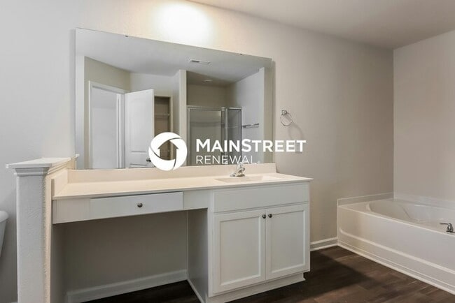 Building Photo - 3 Bedroom Pet-Friendly Home in Zebulon, NC with Main Street Renewal
