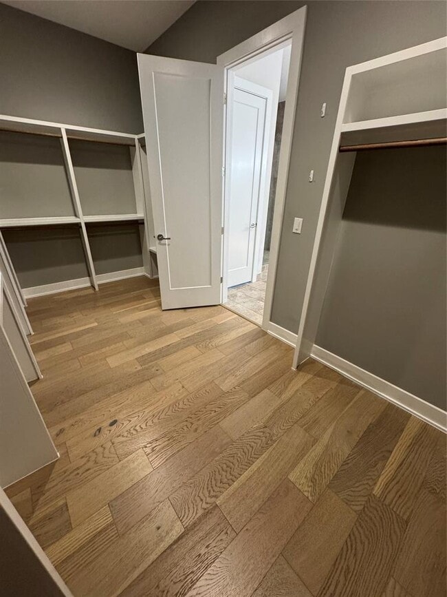 Building Photo - 1908 Kinney Ave