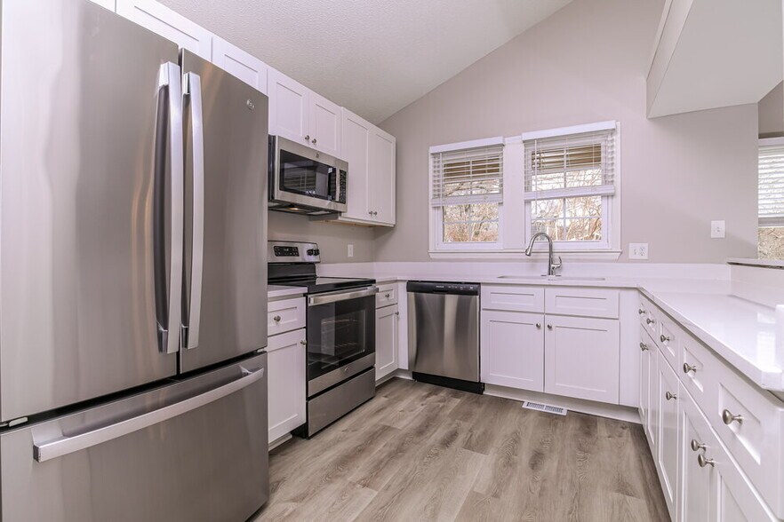 Building Photo - 429 Dickens Dr