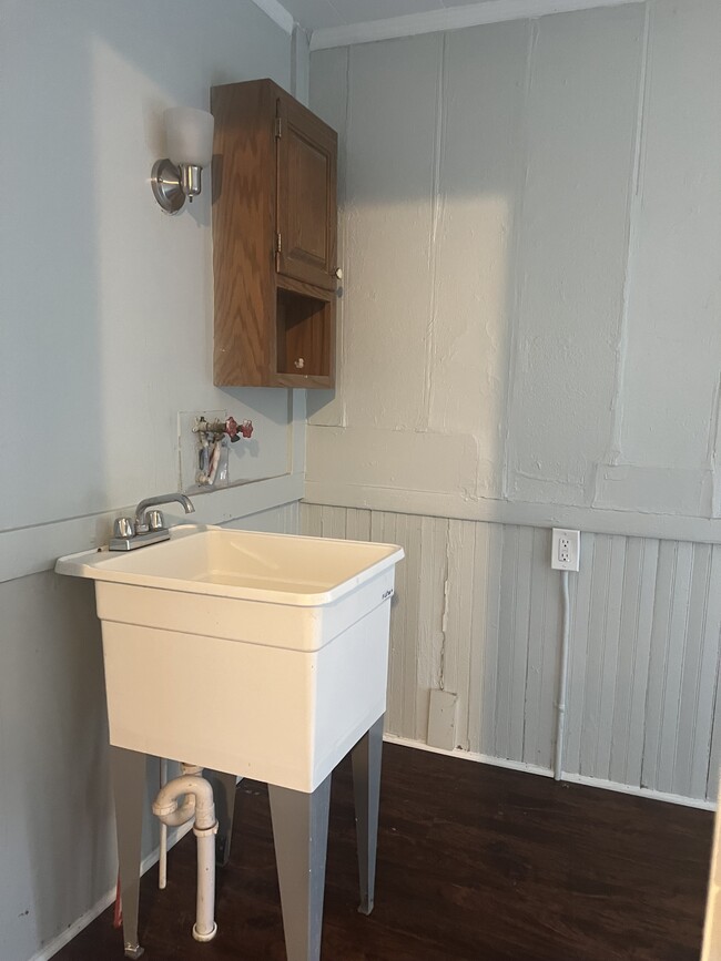 Building Photo - 367 Hawley St