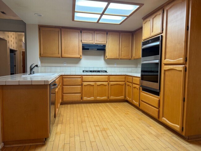 Building Photo - Beautiful Single Story Folsom home