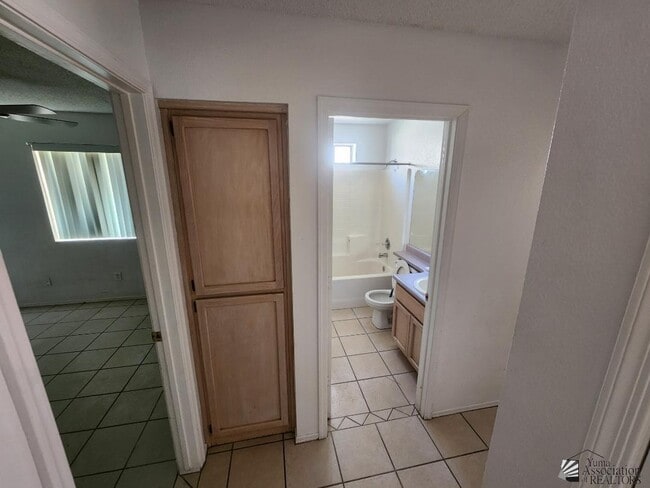 Building Photo - 2222 E 27th Ln