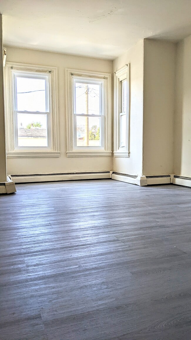 Building Photo - 730 Kohn St