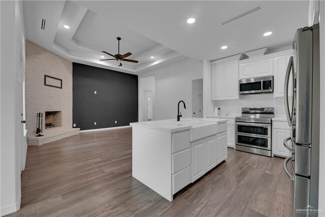Building Photo - 4000 W Hackberry Ave