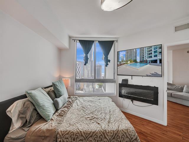 Building Photo - 350 S Miami Ave